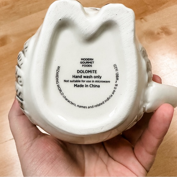 Home | Wizarding World of Harry Potter 20 oz. Ceramic Hedwig Mug NWOT - Picture 5 of 5